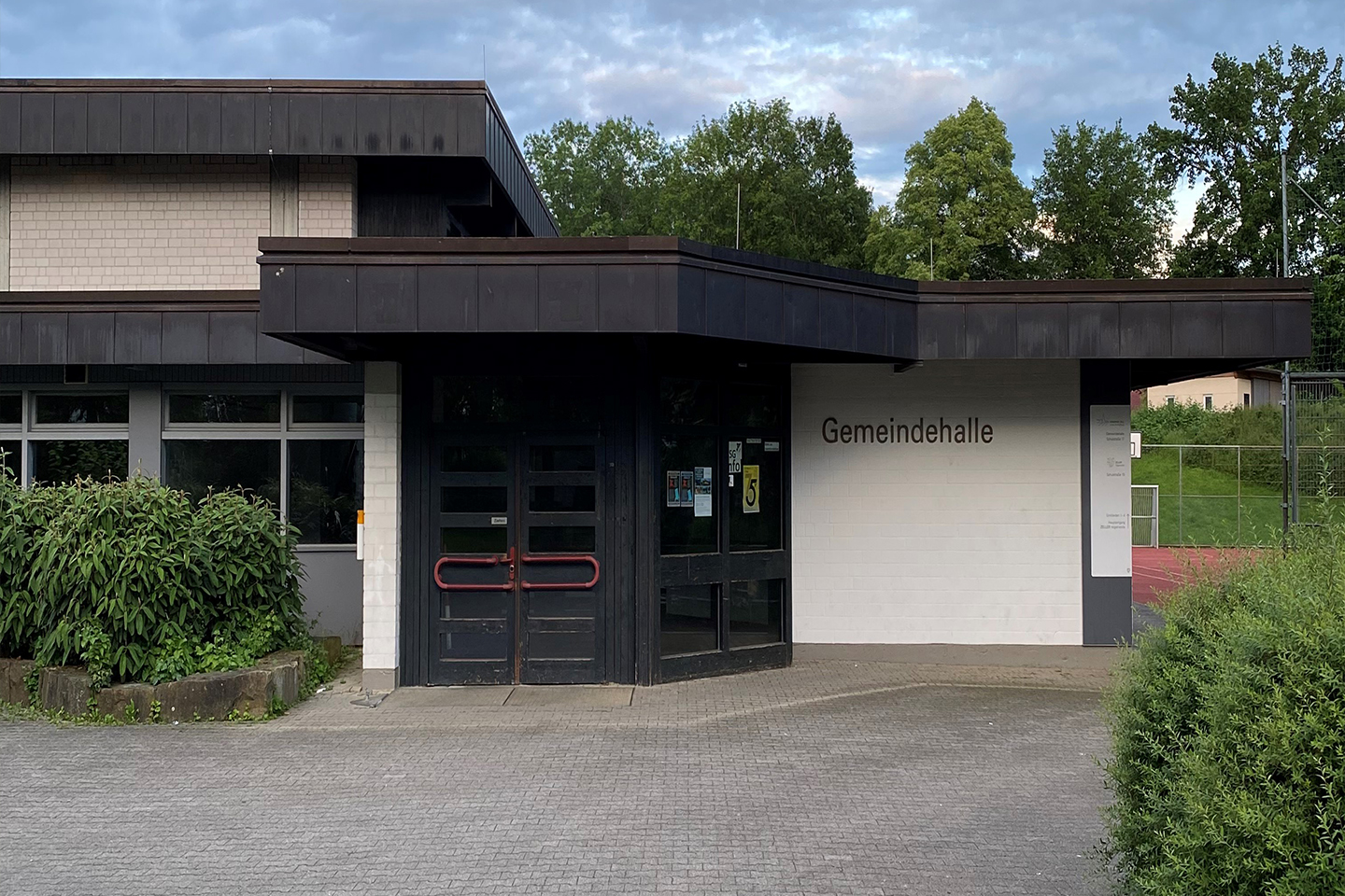 De Gemeindehalle im Herzen von Zell unter Aichelberg